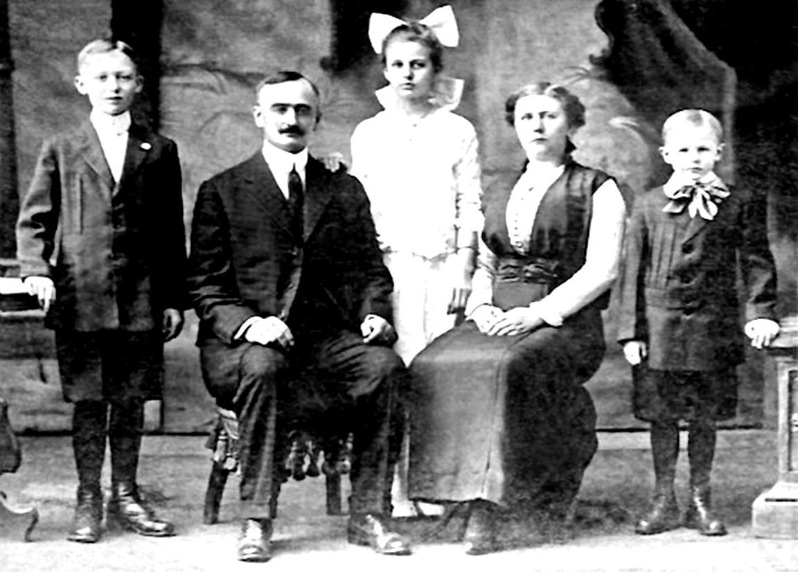 AI-generated illustration of the Trump family — Fred, Frederick, Elizabeth, and John, 1915. Charlatan Magazine.